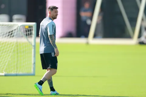 Jugadores de Cruz Azul: más pendientes de la playera de Messi que de jugar la Leagues Cup