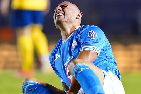 Ex DT de Giorgos Giakoumakis advierte sobre las lesiones del delantero de Cruz Azul