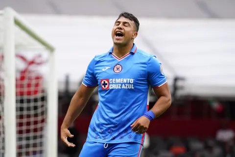 ¿Reconciliación a la vista? Iván Morales vuelve a seguir a Cruz Azul en Instagram