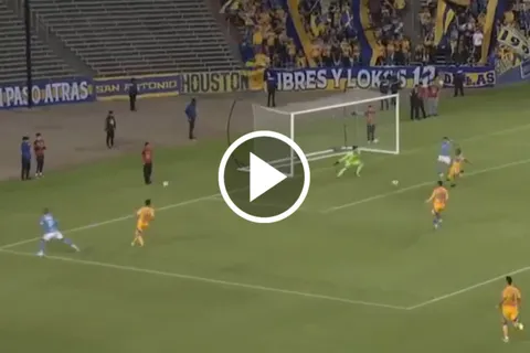 El golazo de Giorgos Giakoumakis para adelantar a Cruz Azul vs. Tigres en amistoso por Fecha FIFA