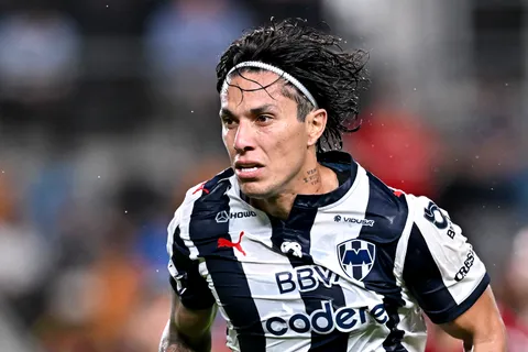 Carlos Salcedo recibe una gran noticia en Monterrey previo a su reencuentro con Cruz Azul.
