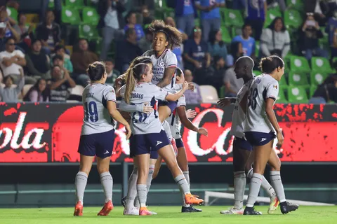 Cruz Azul Femenil aplastó a León a domicilio en el estreno del Clausura 2026.