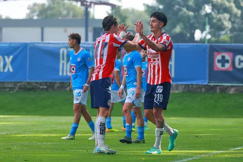 Con todo y gol de Samuel Espinosa: Cruz Azul Sub 23 suma su primera derrota en la cancha ante Chivas