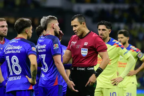 Cruz Azul busca despejar ante América los fantasmas que dejó el Gato Ortíz.