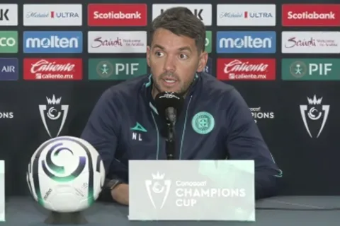 El entrenador argentino no dejó pasar la chance de expresar su queja.