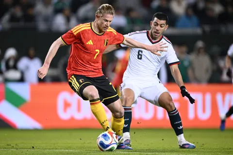 La imagen viral de Erik Lira junto a Kevin De Bruyne que enorgullece