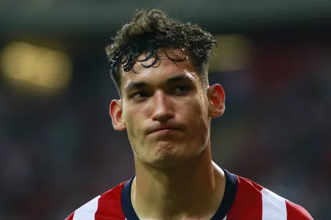 La lesión de Chiquete Orozco que impide su fichaje por Cruz Azul