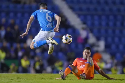 ¿Se gana su continuidad? Cruz Azul destaca el desempeño de Erik Lira vs. Mazatlán