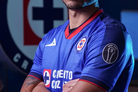 Giakoumakis se ausenta de los entrenamientos en Cruz Azul.