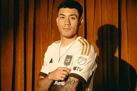 Omar Campos ya es de Cruz Azul.