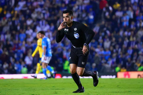 Adonai Escobedo expulsó al jugador de Cruz Azul tras el partido.