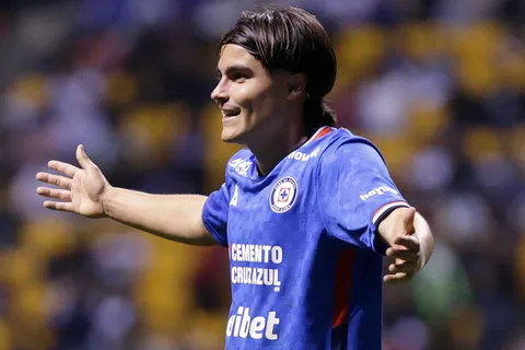 El ex jugador del Milan pasa por un buen momento.