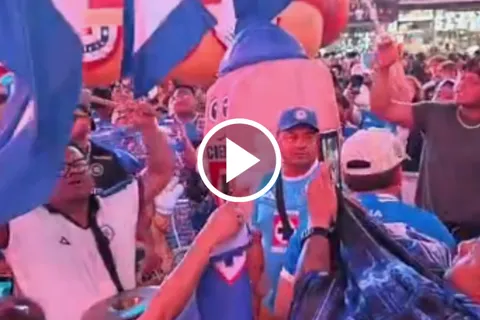 Afición de Cruz Azul invade Times Square a horas del partido contra el NYCFC por Leagues Cup
