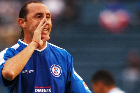 Los 5 jugadores que vistieron la playera de Cruz Azul y no recordabas