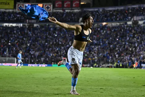 Vestidor de Cruz Azul se rinde ante Amaury Morales: "No se puede jugar desnudo..."