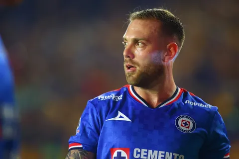 Rodolfo Rotondi fue uno de los puntos altos de Cruz Azul en la derrota ante Flamengo.
