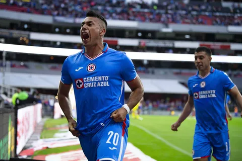 Iván Morales se va de Cruz Azul.