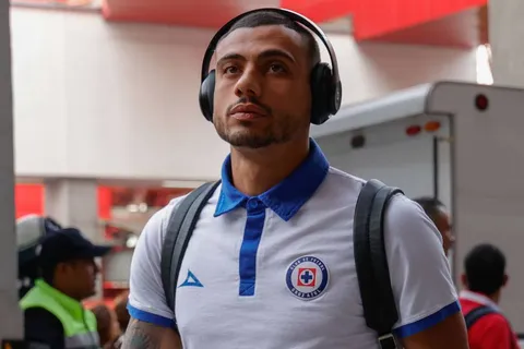 Giorgos Giakoumakis reapareció en Cruz Azul tras irse sin permiso