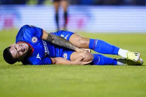 Terribles noticias para Cruz Azul: El Toro Fernández estaría descartado para todo el Apertura 2024