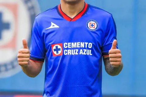 Cruz Azul presenta a su tercer refuerzo para el Clausura 2024: Gabriel 'Toro' Fernández de Pumas