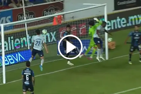 Otra mala noche para un Cruz Azul que ha perdido el rumbo.