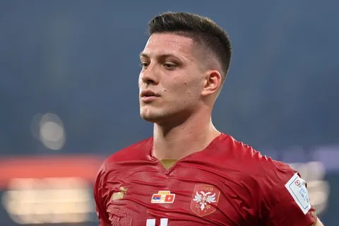 Luka Jovic cuenta con una oferta de Emiratos Árabes Unidos.
