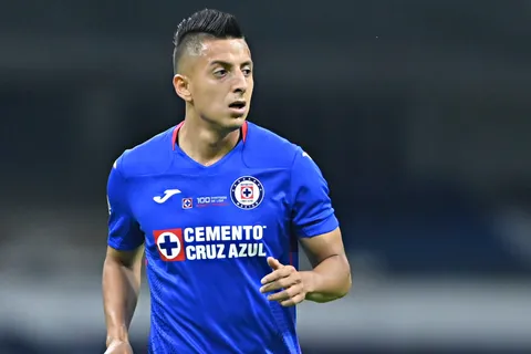 Roberto Alvarado no se olvida de su paso por Cruz Azul.