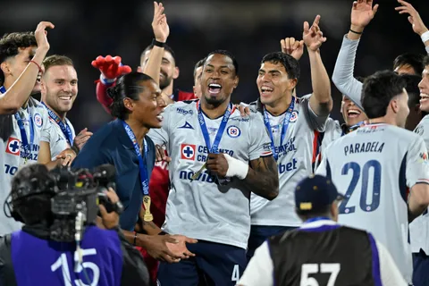 La Máquina recibió un justo reconocimiento de campeón.