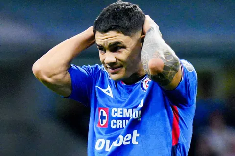 El Toro aún no resuelve su situación contractual.