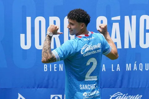 Es oficial: Jorge Sánchez portará el dorsal 2 con Cruz Azul para el Apertura 2024