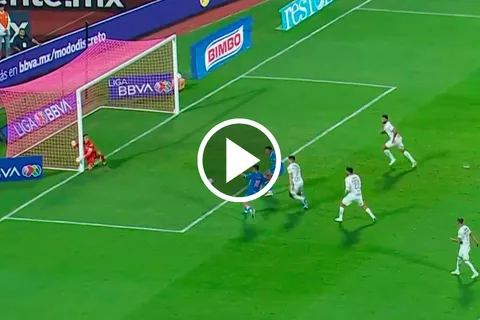 El gol de Andrés Montaño ante Pumas.