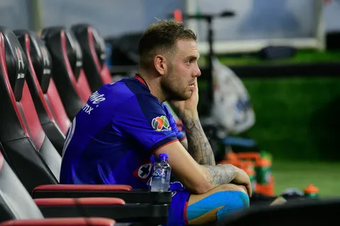 Carlos Rotondi, devastado por la decisión de Marco Antonio Ortiz que le robó el título a Cruz Azul