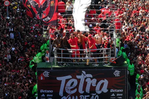 ¡Por 200 mujeres! El escándalo que rompería el vestidor del Flamengo a días de medirse a Cruz Azul