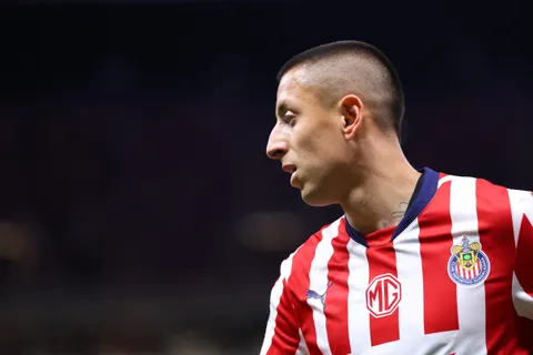 El Piojo Alvarado se refirió a su futuro.