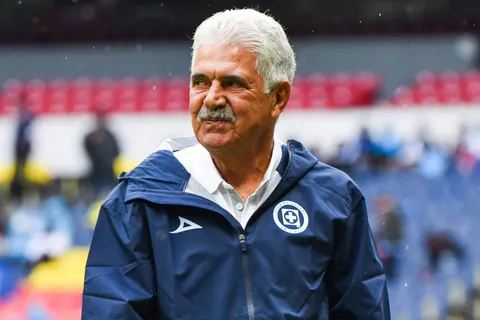 Ricardo Ferretti criticó con dureza el funcionamiento táctico de la Selección Mexicana en la mesa de debate.