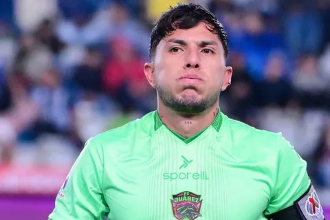 Carlos Salcedo podría dejarle dinero a Cruz Azul.