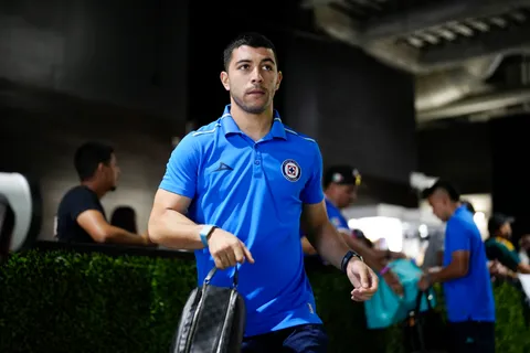 La cláusula de salida que tendrá Erik Lira en Cruz Azul
