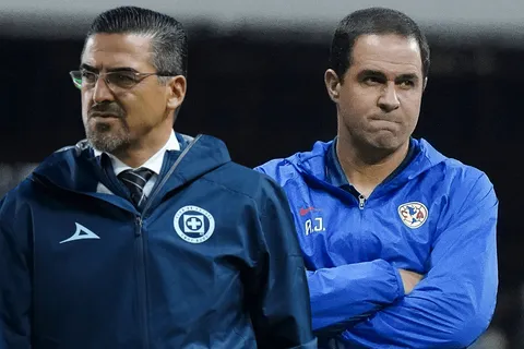 Las alineaciones de Cruz Azul y América para el Clásico Joven.