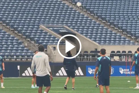 Se roba el show: Nicolás Larcamón sorprende al plantel de Cruz Azul con su dominio de balón