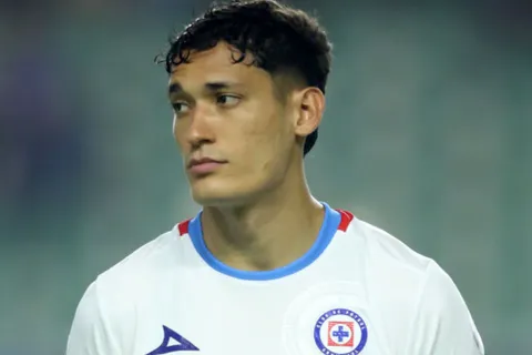 El ex defensor de Chivas fue maltratado por sus ex aficionados