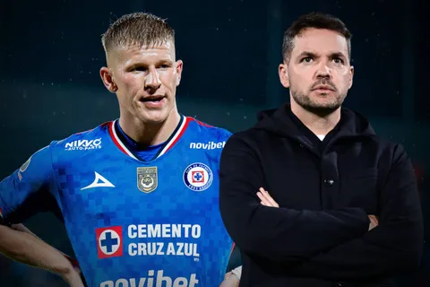 Mateusz Bogusz no encuentra lugar con Nicolás Larcamón en Cruz Azul.