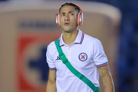 Uriel Antuna y un expreso pedido de los fanáticos.