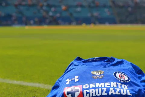 Las 10 playeras más icónicas de la historia de Cruz Azul