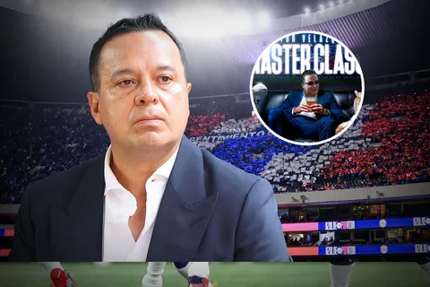 Afición de Cruz Azul reacciona a jugar en el Estadio Banorte.