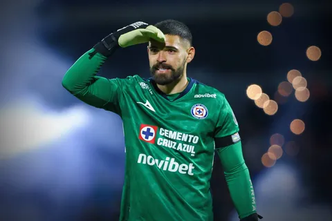 Andrés Gudiño recibió tres goles en tres partidos dentro de la Liguilla, pero fue figura de Cruz Azul.