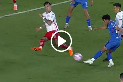 Amaury Morales anotó un golazo en el Cruz Azul vs. Necaxa
