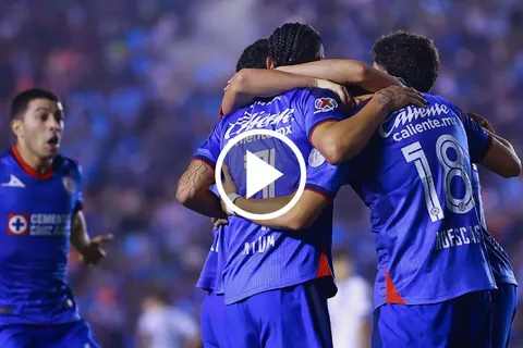 Sepúlveda abrió el partido para Cruz Azul.
