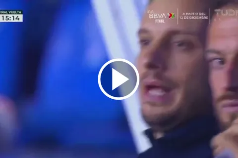 La furiosa reacción de Anselmi al gol de América.