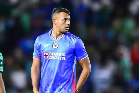Iván Morales, más cerca de quedarse en Cruz Azul
