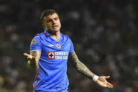 Christian Tabó aún podría salir de Cruz Azul